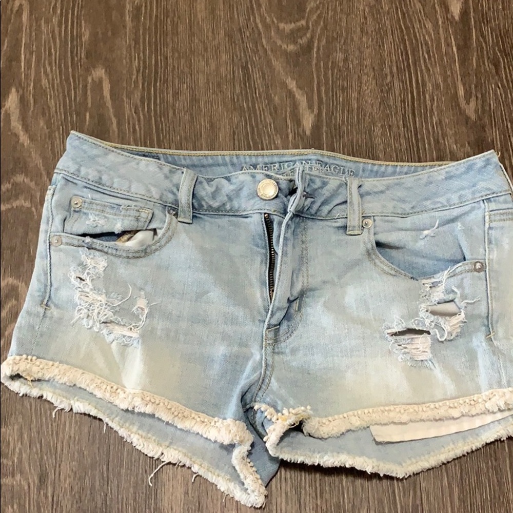 American eagle distressed light wash jean shorts 8